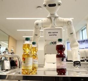 KI-basierter Roboter bei einer Demonstration zu Physical AI in Europa