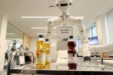 KI-basierter Roboter bei einer Demonstration zu Physical AI in Europa