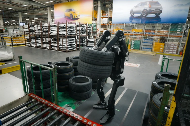 Humanoider Roboter Calvin-40 von Wandercraft bei Renault in Douai