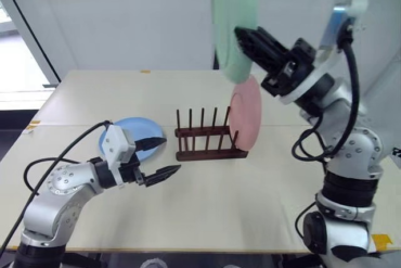 Unitree G1 mit UnifoLM-WLA-1.0 bei einer Manipulationsaufgabe