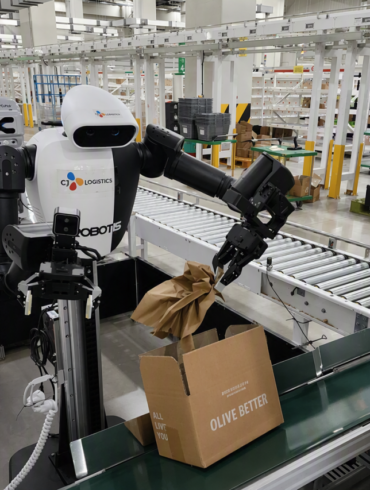 Humanoider Roboter von CJ Logistics im Olive-Young-Logistikzentrum