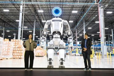Humanoider Roboter Atlas von Boston Dynamics bei der Vorstellung der Hyundai-Robotikstrategie auf der CES 2026.