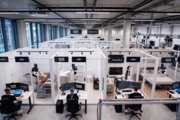NEURA 4NE1 humanoider Roboter beim Training im TUM RoboGym am Flughafen München