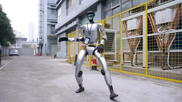 Unitree H2-X springt in einem Kung-Fu-Demonstrationsvideo auf ein Auto und zeigt dynamische humanoide Bewegungen.